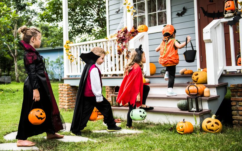 Historia Halloween Skąd się wzięła tradycja rozdawania słodyczy